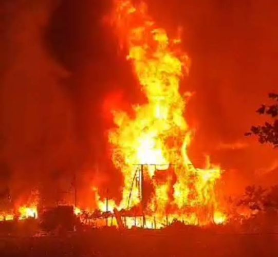 Kebakaran Hanguskan Dua Rumah di Desa Lenggang Beltim