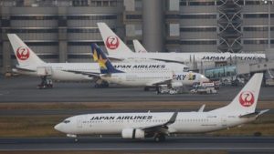 Japan Airlines Tabrak Pesawat Lain Sebelum Terbakar